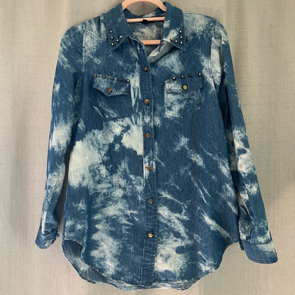 Edgy Denim Look Tie-Dye Studded Button Up Shirt Western Cowgirl Overshirt Duster